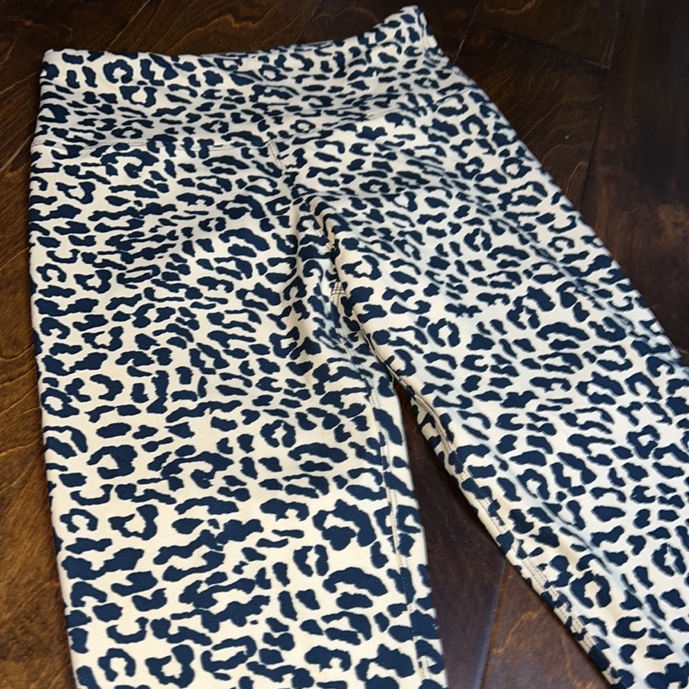 Small Leopard 🐆 leggings - Picture 2 of 4